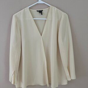 Nic & Zoe Elegant Creme Crepe V-neck Blouse with Split Sleeves Size M Never Worn